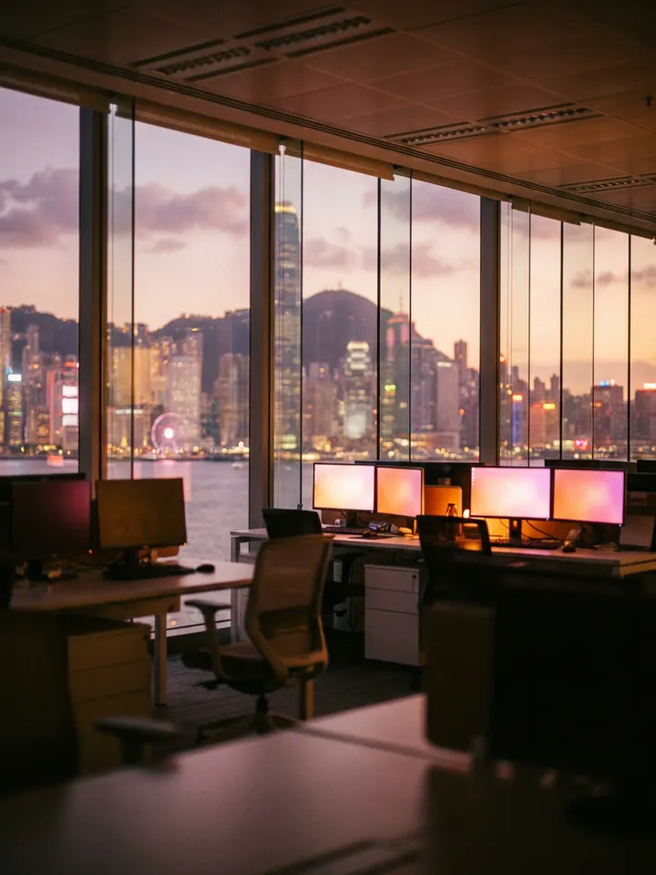黃昏維港景致的寫字樓:公司週年歌示範封面